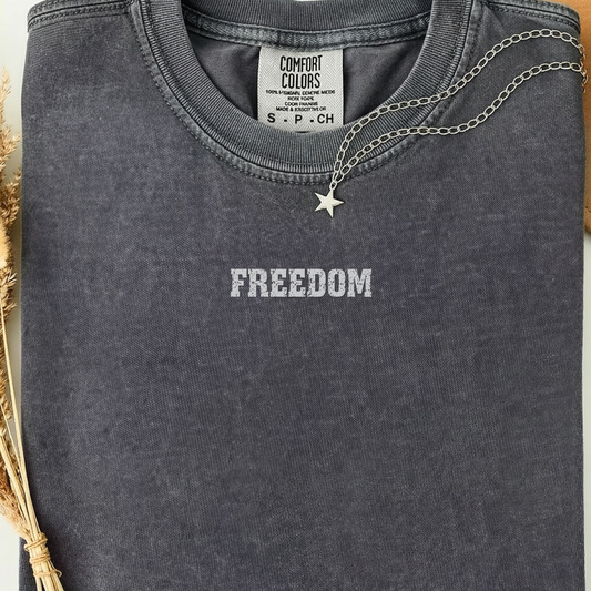 1776 Vintage Patriotic Eagle T-Shirt: Distressed USA Flag Shirt