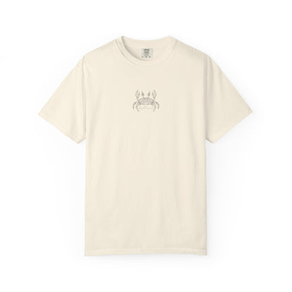 Minimalist Crab T-Shirt: Summer Beach Clothing