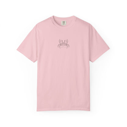 Minimalist Crab T-Shirt: Summer Beach Clothing