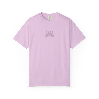 Minimalist Crab T-Shirt: Summer Beach Clothing