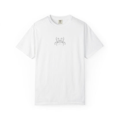 Minimalist Crab T-Shirt: Summer Beach Clothing